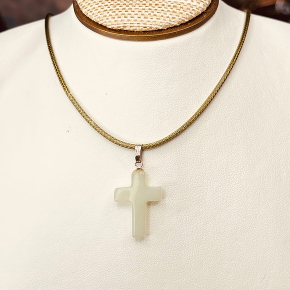 Green Chalcedony Carved Cross Pendant Pale Green EUC - Picture 4 of 9